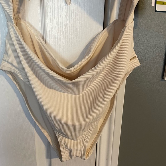 Speedo Ribbed Keyhole Swimsuit - Picture 6 of 9